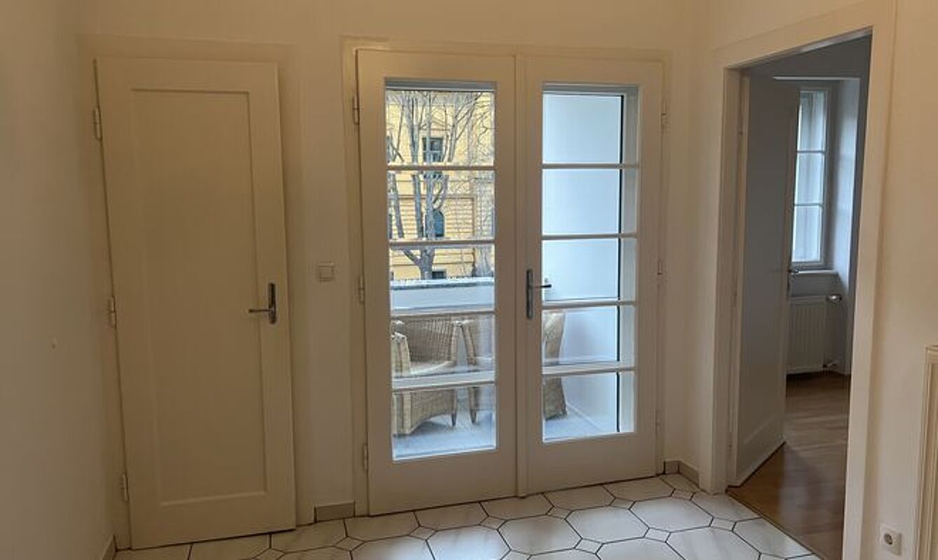 Wohnen bei Universität, Altbau-Miet­woh­nung mit Loggia; Graz-Geidorf