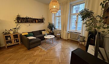 Altbau-Miet­woh­nung mit Balkon und Gartenmitbenutzung; Graz-Klosterwiesgasse